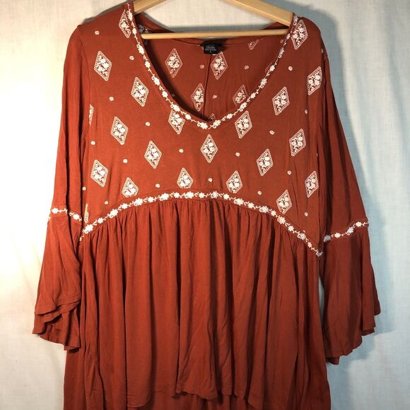 Torrid Tops - Terra Cotta & White Baby Doll Top Torrid Size 2 Flared Sleeves